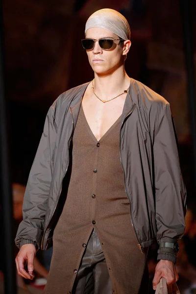 Look 50